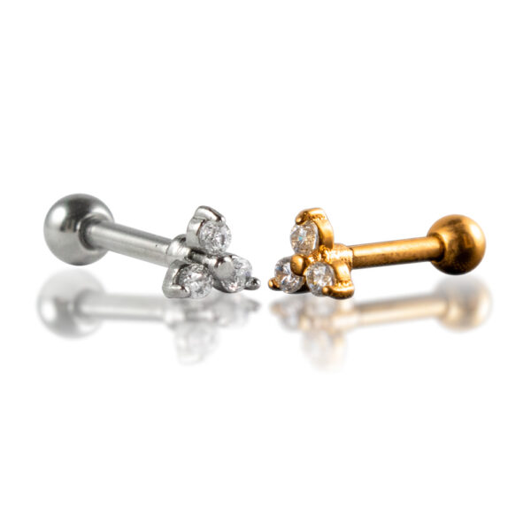 Barbell con tres brillos de acero quirúrgico para piercings de la oreja. Diseño con forma de trebol, cada hoja es un brillo. Disponible en dorado y plateado.