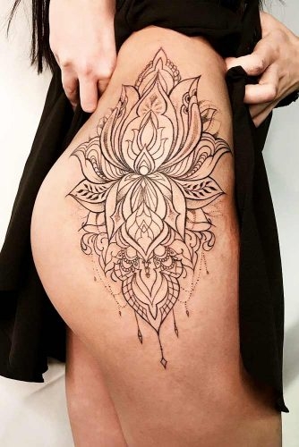 tattoo flor en la rodilla