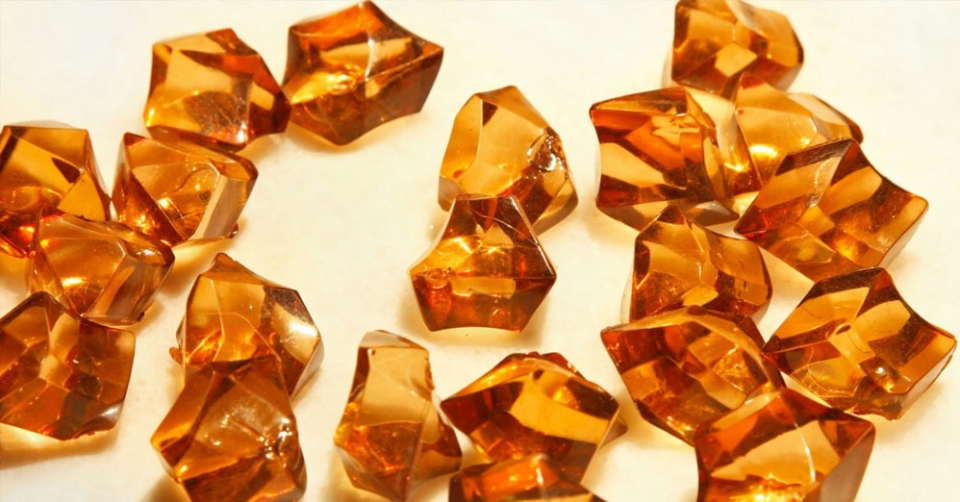 El ambar se considera una piedra preciosa medicinal que nos ayuda con la inflamación de los músculos.