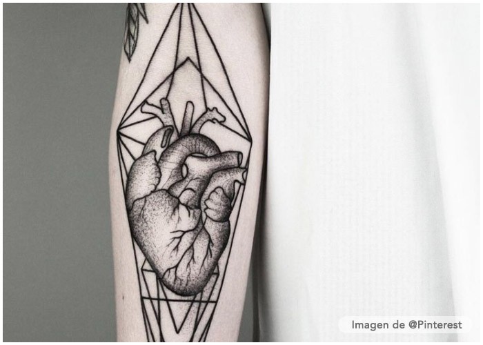 tatuajes corazones geometricos