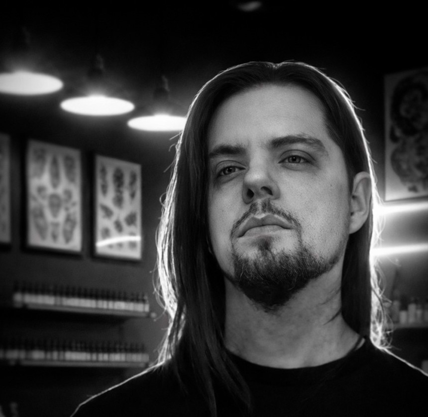 El Mago, tatuador especialista en Black and Grey en Lugo — Camaleon Tattoo